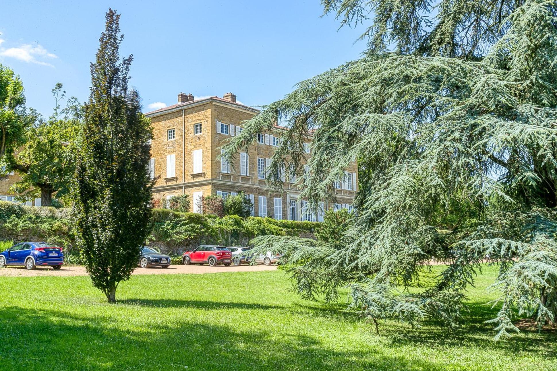Sejourner Au Chateau De La Roue Grand Appartement Lissieu ภายนอก รูปภาพ